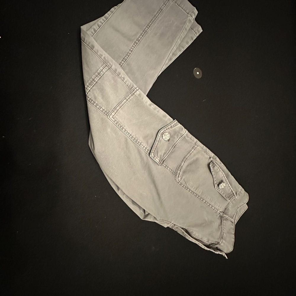 WHBM Cargo Pants w/Rhinestone‎ detail-Size 8 - Picture 9 of 9